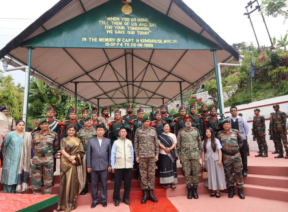 Dignitaries with parents of Capt Neikezhakuo Kengurüse at Nerhe-Phezha on June 28.
